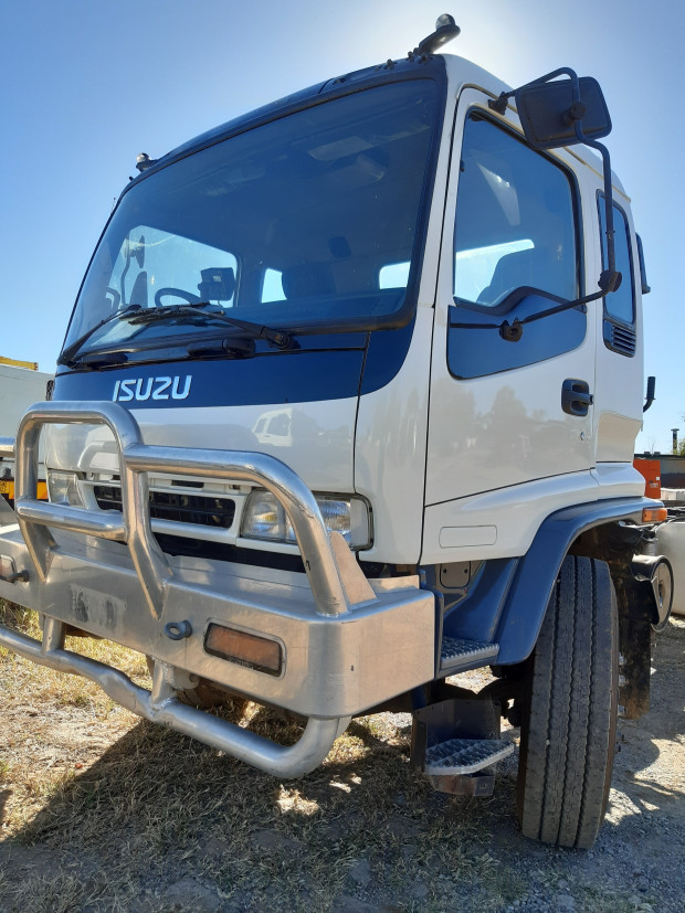 2003 ISUZU FVR FY 950 MEDIUM 7 SP MANUAL + O/DRIVE C/CHAS
