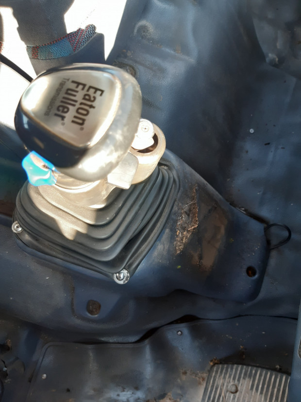 2005 HINO RANGER PRO FM1J 14 MEDIUM 10 SP MANUAL C/CHAS