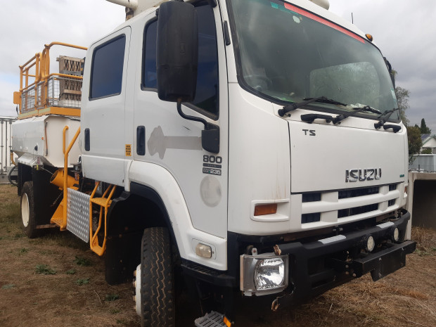 2011 ISUZU FTS FH 800 (4x4) 6 SP MANUAL C/CHAS
