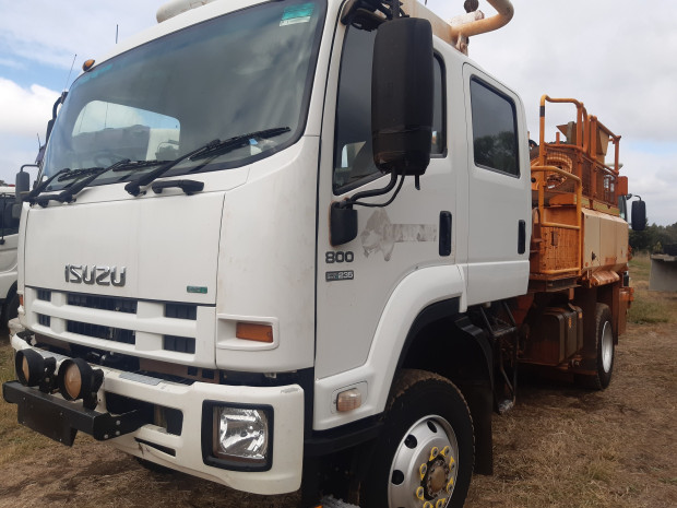 2011 ISUZU FTS FH 800 (4x4) 6 SP MANUAL C/CHAS