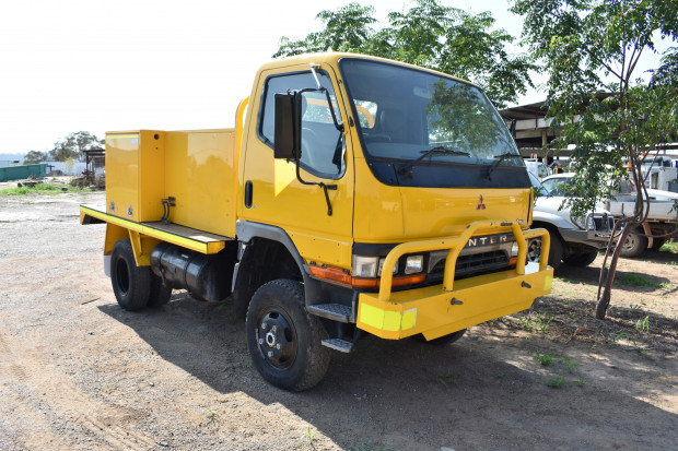1999 MITSUBISHI CANTER 4X4 FIRE TRUCK