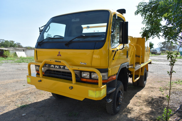 1999 MITSUBISHI CANTER 4X4 FIRE TRUCK