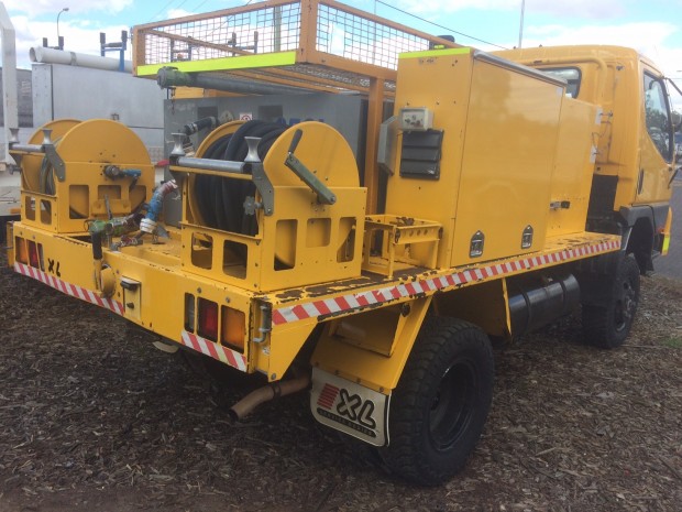 1999 MITSUBISHI CANTER 4X4 FIRE TRUCK