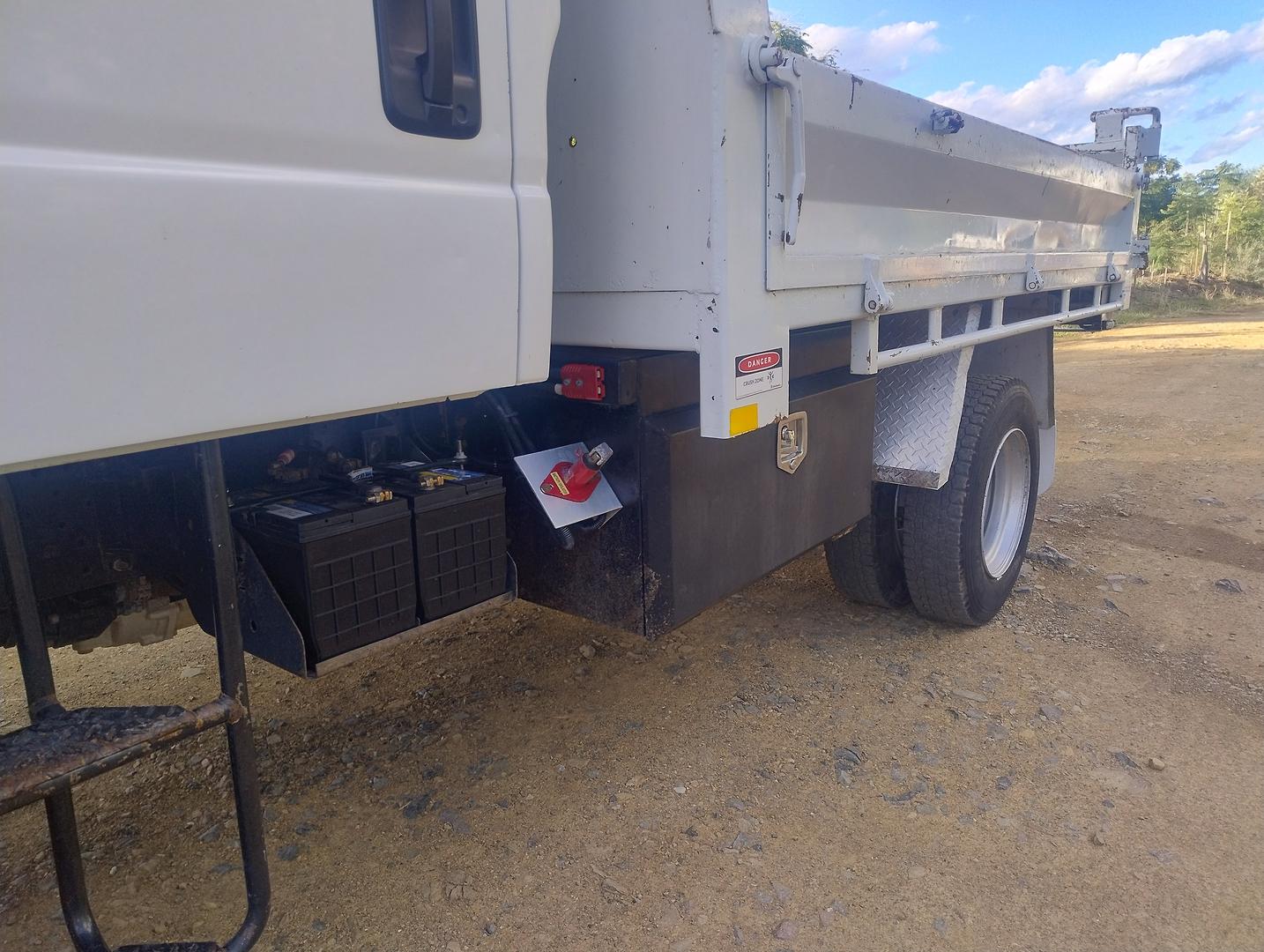2011 ISUZU N SERIES NPS 250/300 DUAL CAB C/CHAS