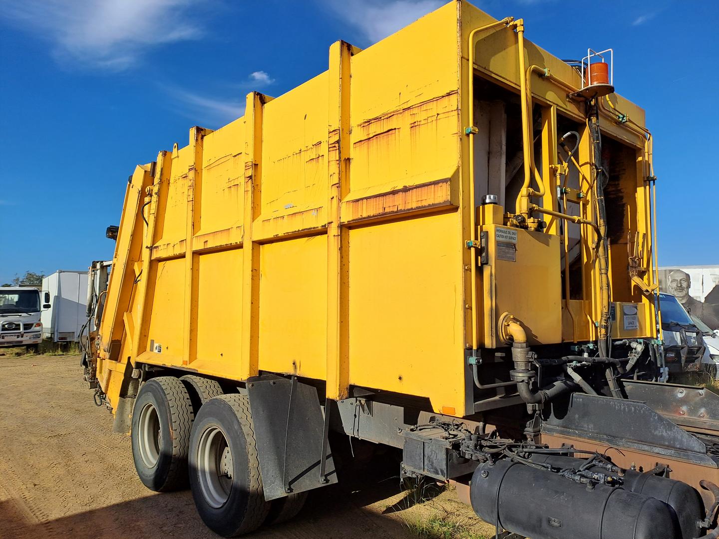 2010 HINO FM 6X4 REAR LOAD GARBAGE COMPACTOR
