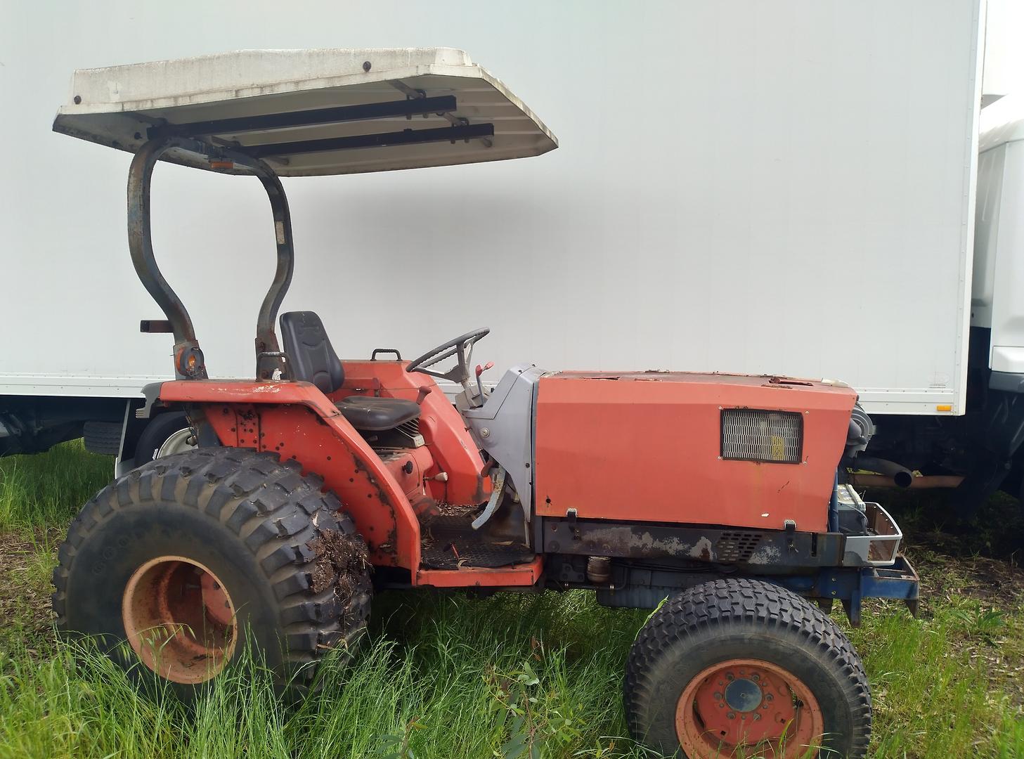 1996 KUBOTA B2400 FWA/4WD TRACTOR