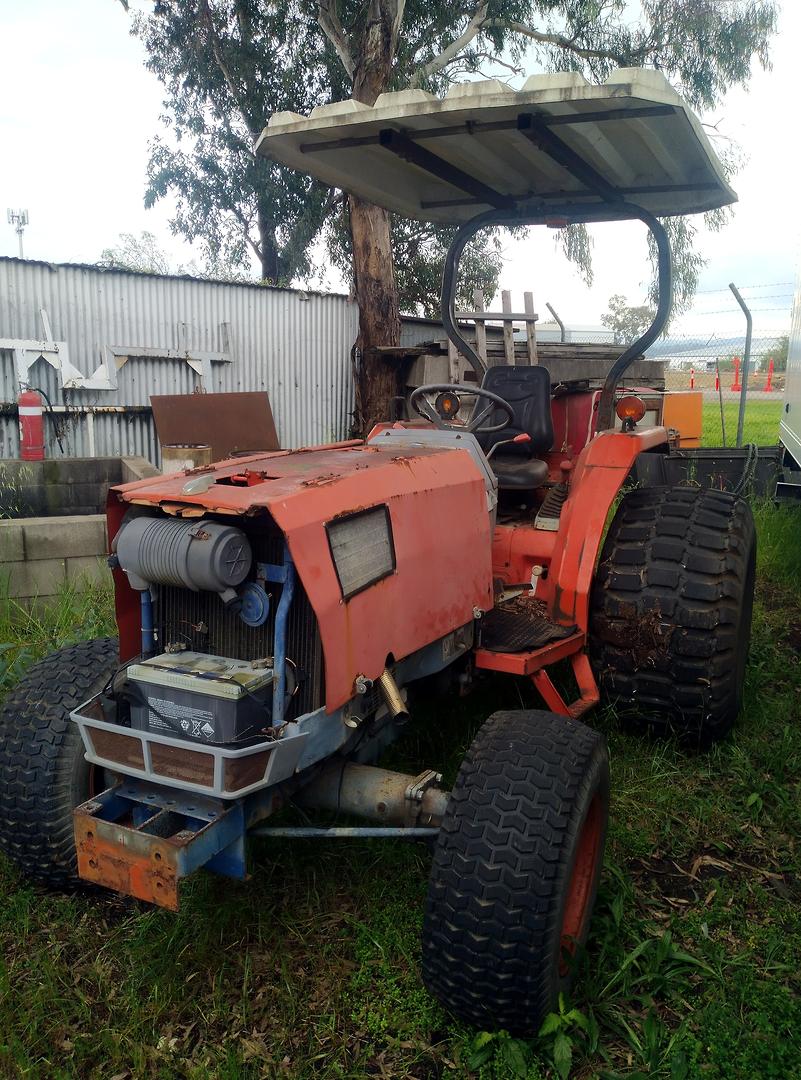 1996 KUBOTA B2400 FWA/4WD TRACTOR 