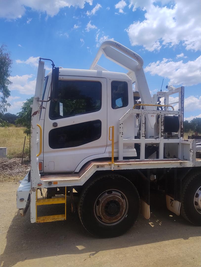 2010 MITSUBISHI FS 8X4 FS52JS CAB CHASSIS