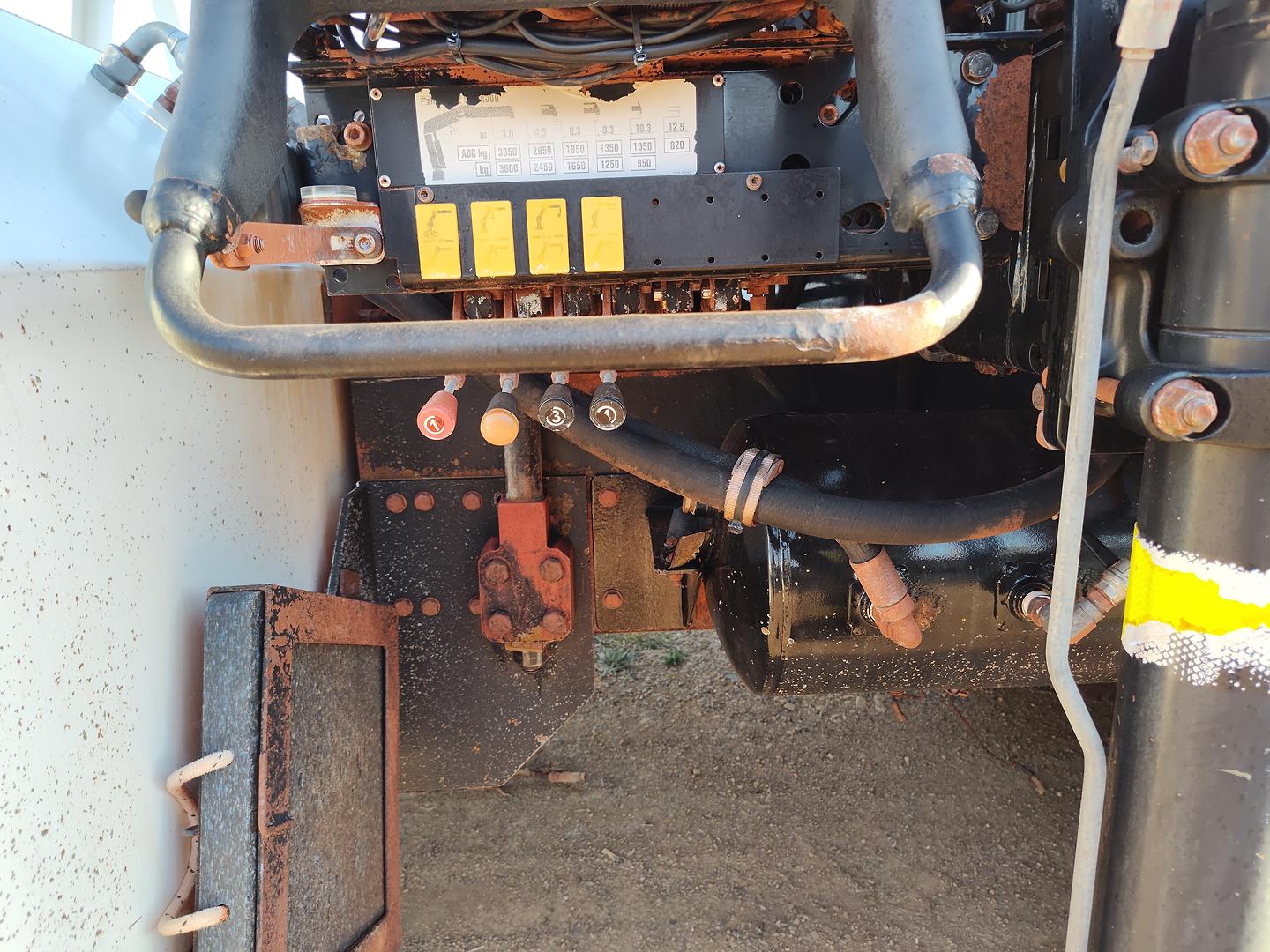 2010 MITSUBISHI FS 8X4 FS52JS CAB CHASSIS