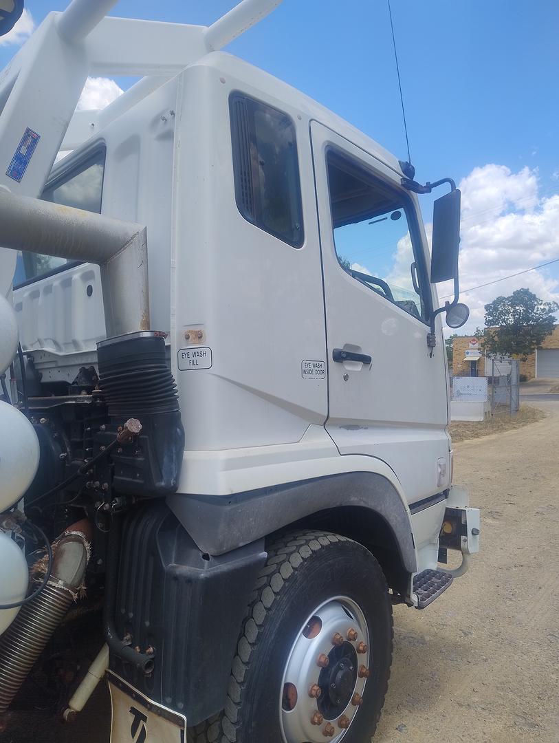 2010 MITSUBISHI FS 8X4 FS52JS CAB CHASSIS