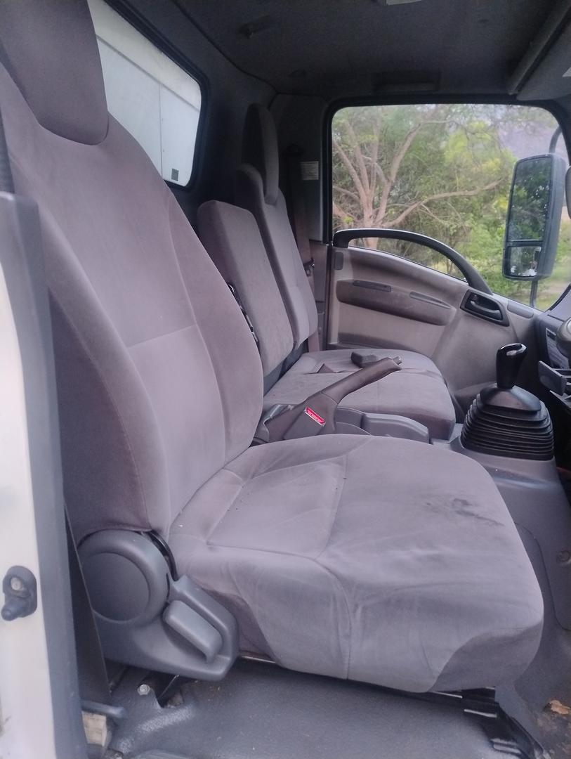 2011 ISUZU NPR NH 300 MEDIUM 6 SP MANUAL C/CHAS