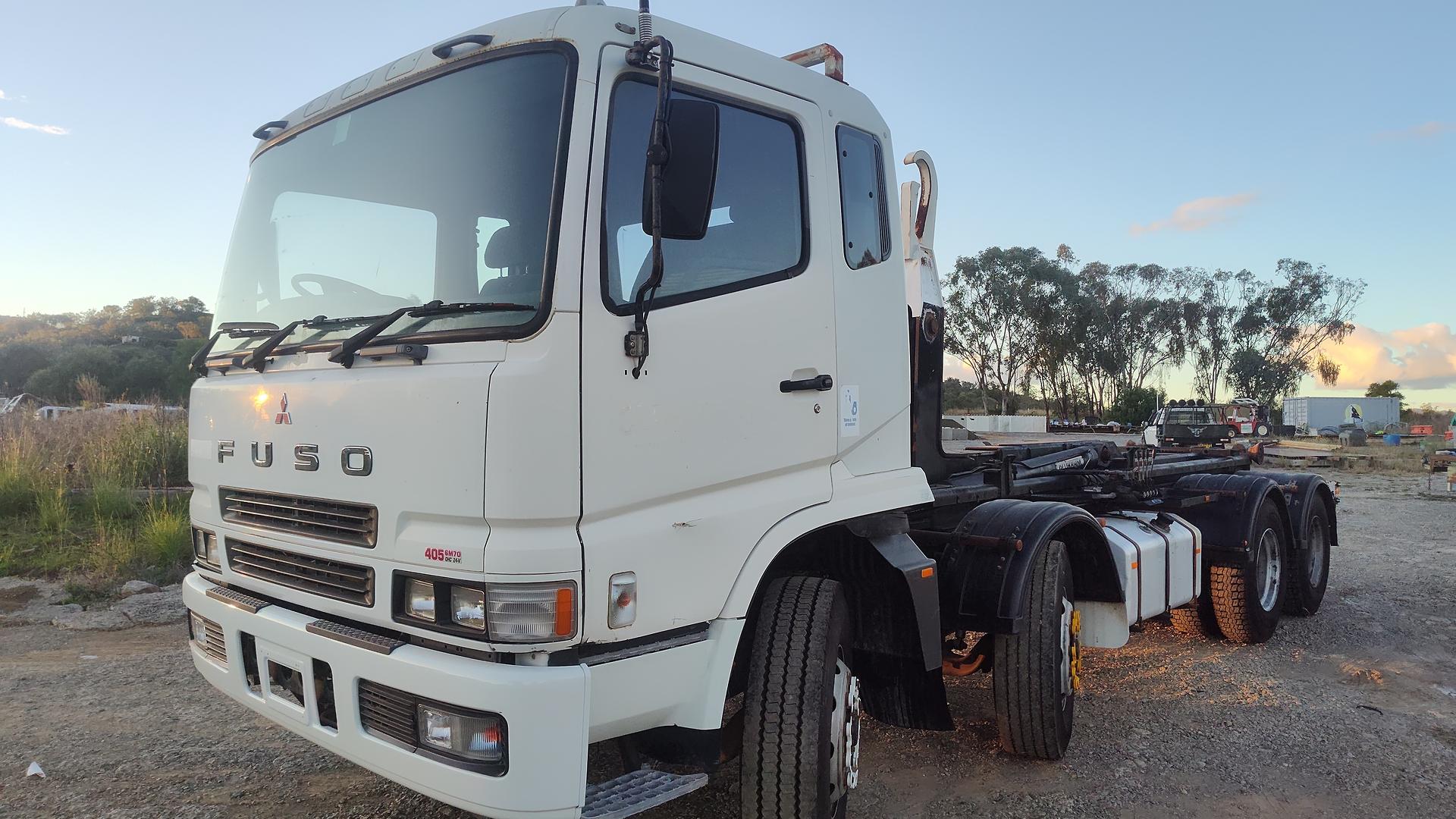 2007 MITSUBISHI FS 500 HOOKLIFT TRUCK