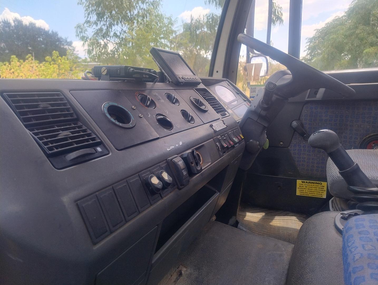 2002 MAN 18T GVM 18.284 LARC MANUAL TRUCK