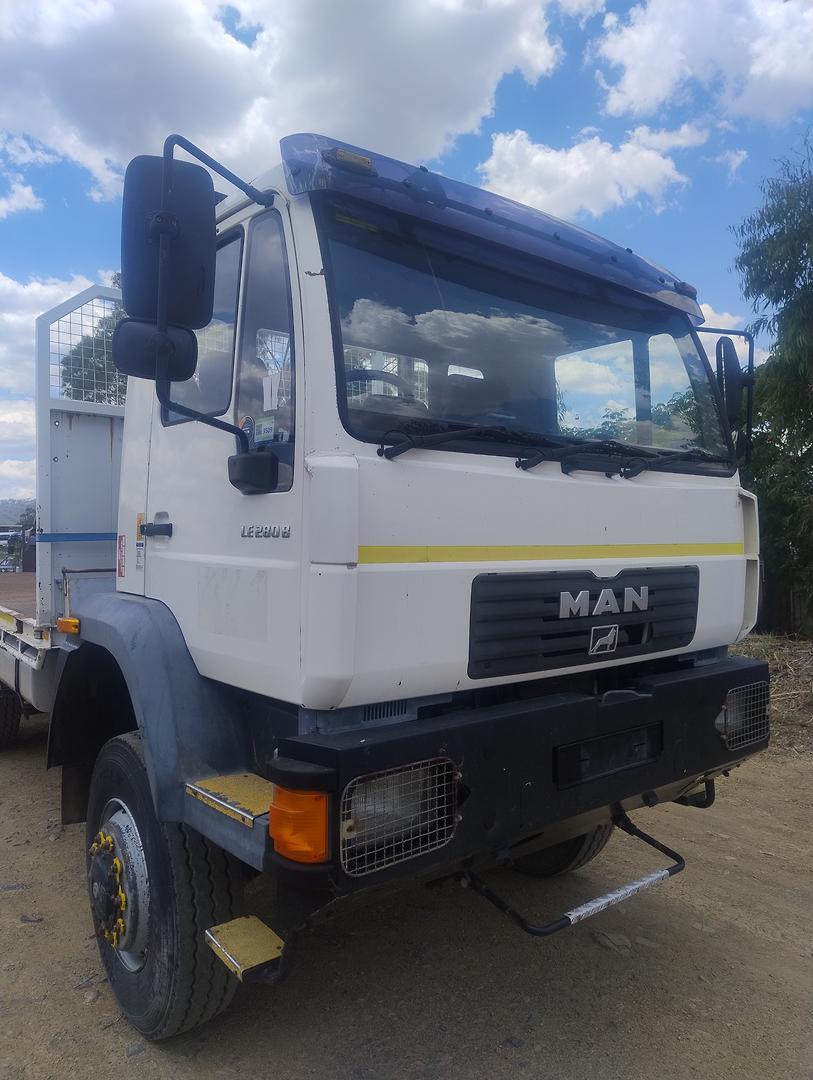 2002 MAN 18T GVM 18.284 LARC MANUAL TRUCK