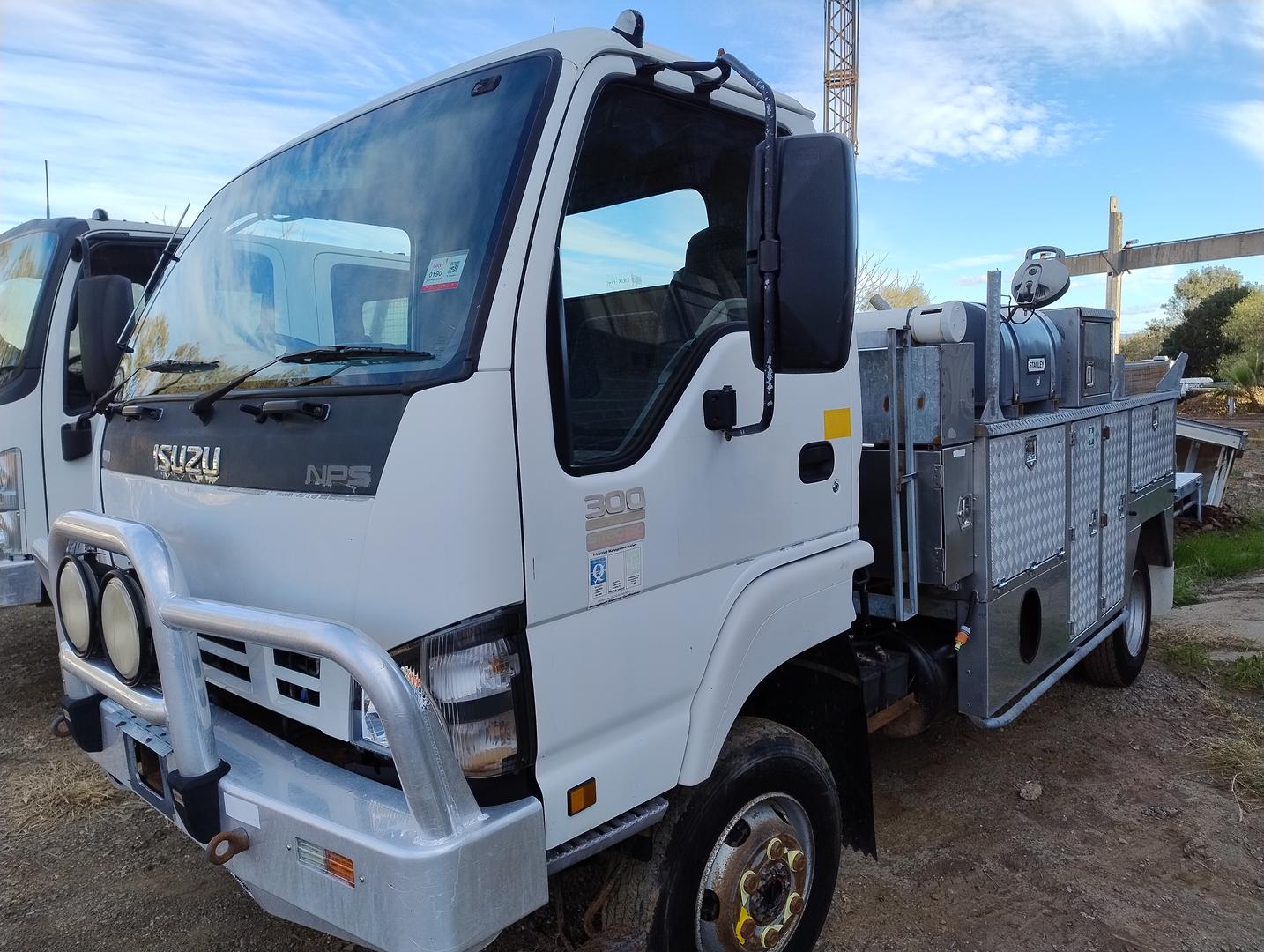 2006 ISUZU NPS N5 300 (4x4) 5 SP MANUAL C/CHAS