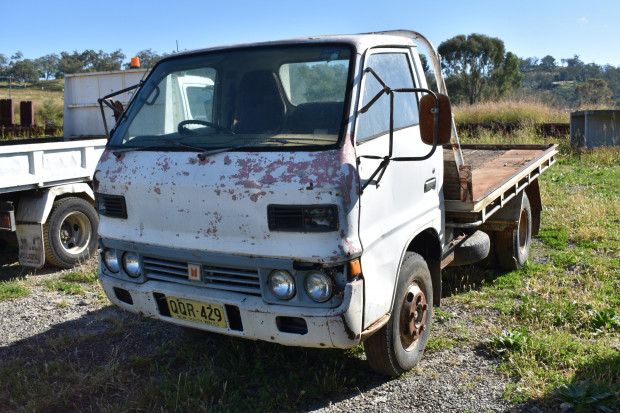 1980 ISUZU TRAY