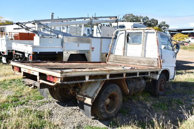 1980 ISUZU TRAY