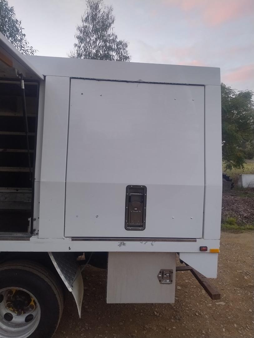 2010 MITSUBISHI CANTER FE84DE 3.5 SERVICE TRUCK