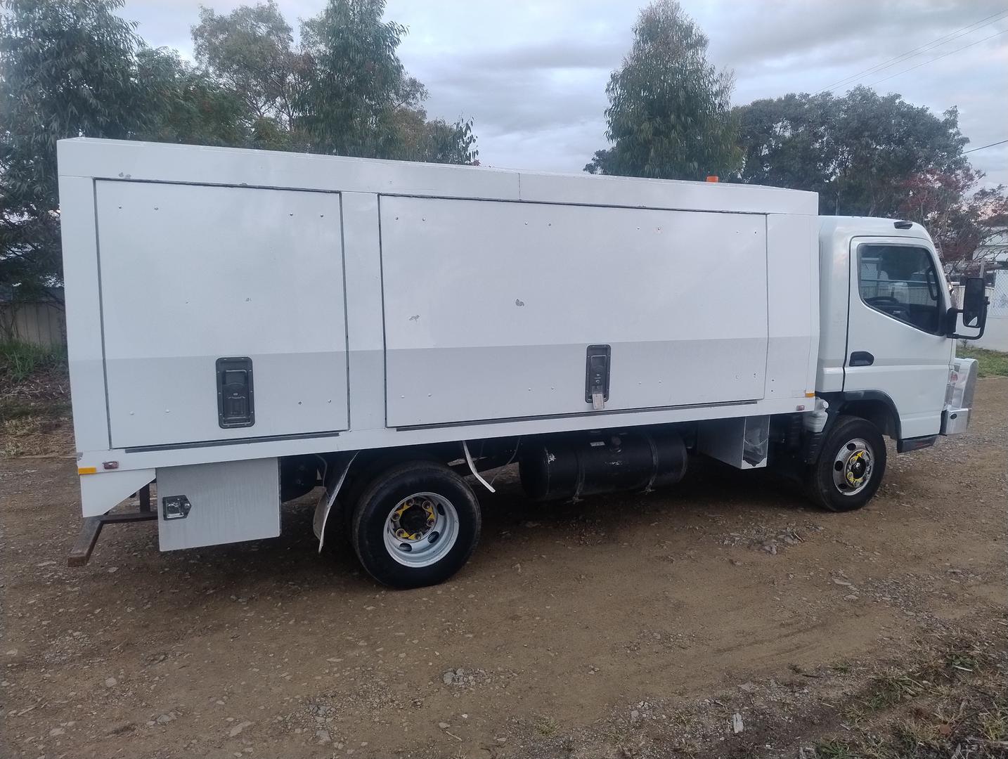 2010 MITSUBISHI CANTER FE84DE 3.5 SERVICE TRUCK
