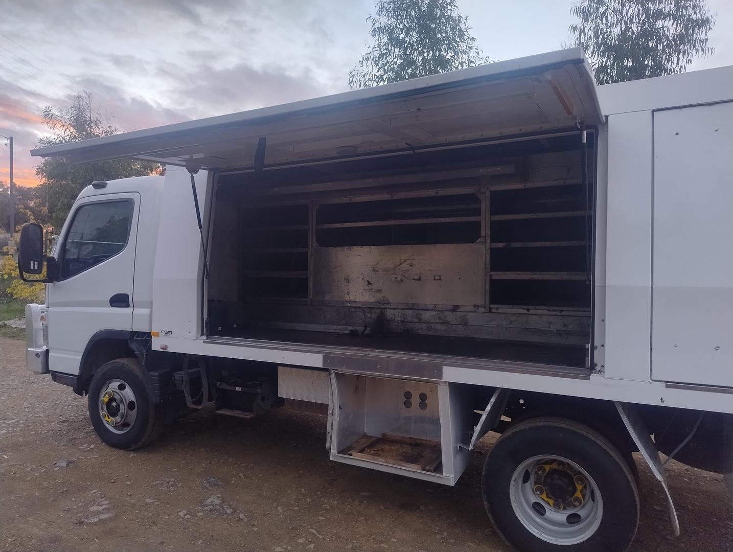 2010 MITSUBISHI CANTER FE84DE 3.5 SERVICE TRUCK