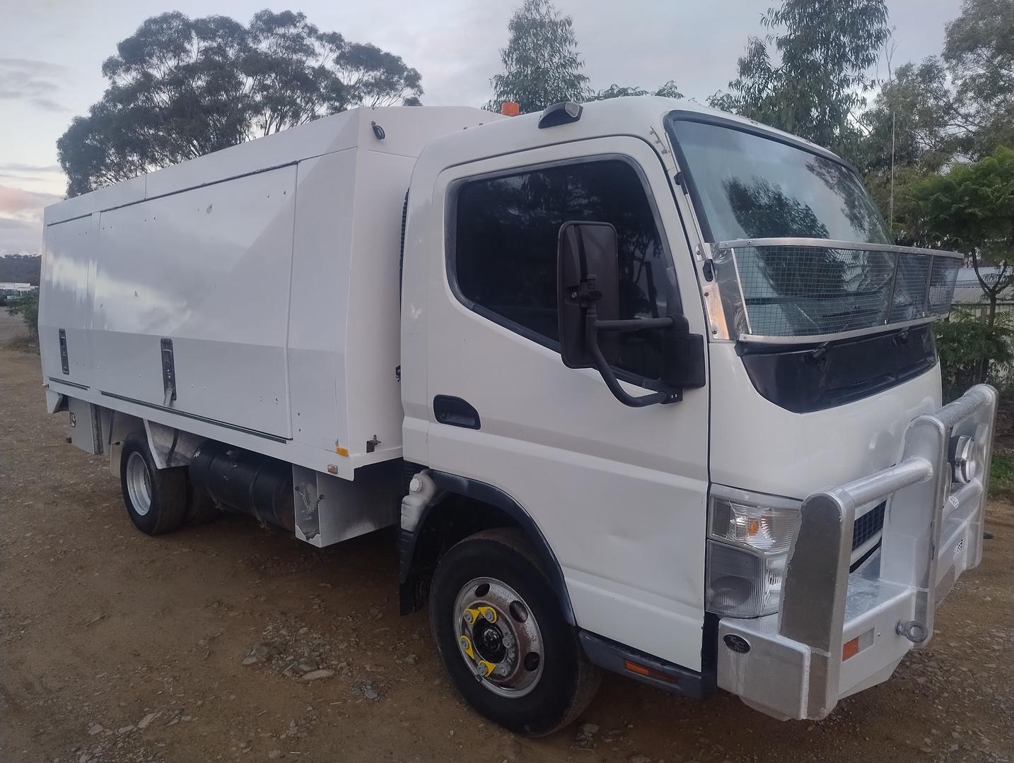 2010 MITSUBISHI CANTER FE84DE 3.5 SERVICE TRUCK