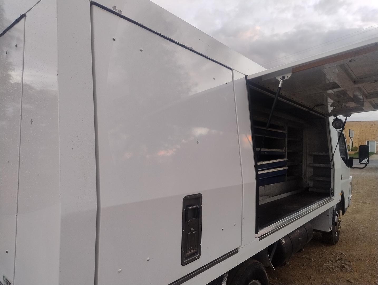 2010 MITSUBISHI CANTER FE84DE 3.5 SERVICE TRUCK