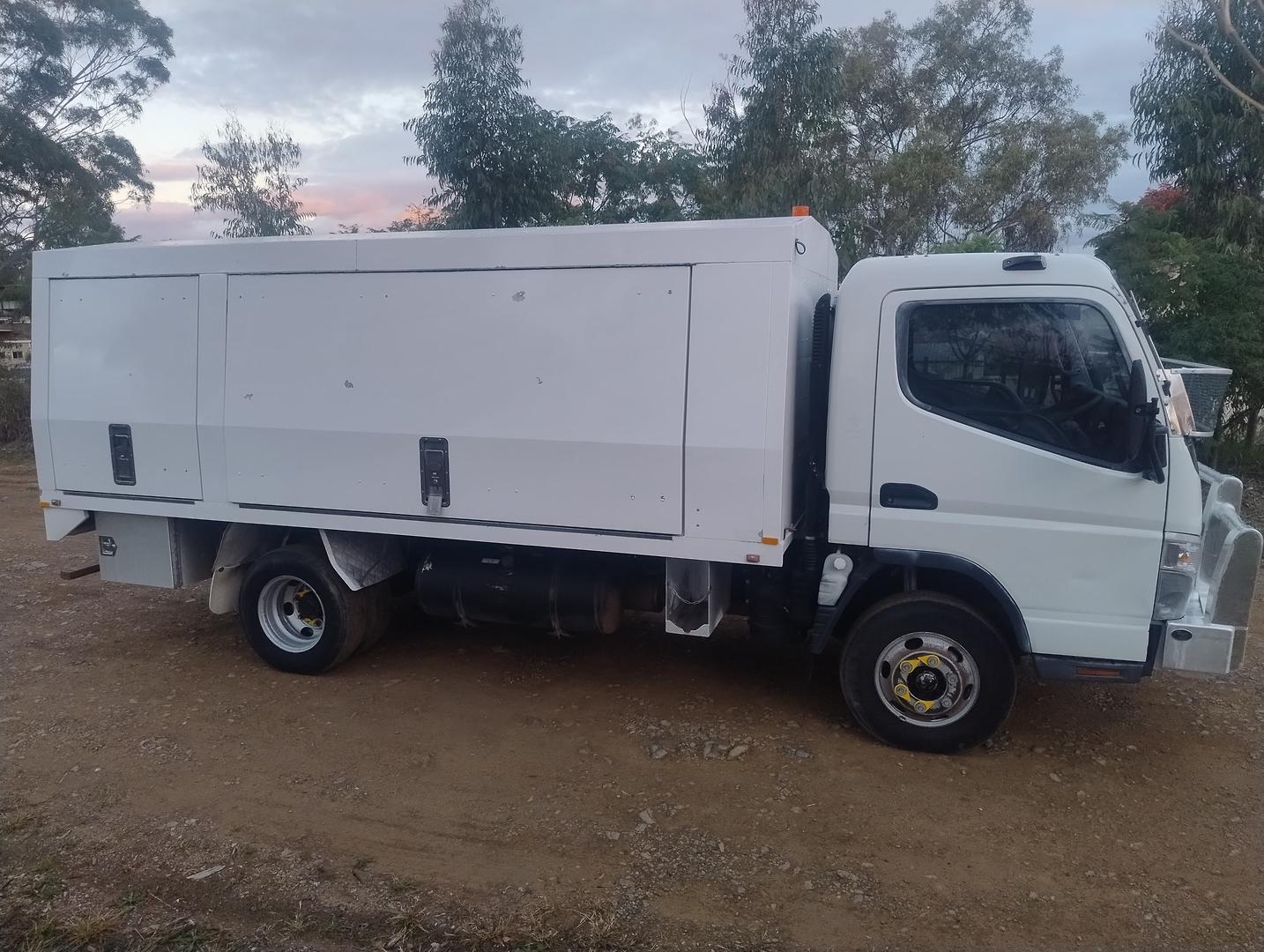 2010 MITSUBISHI CANTER FE84DE 3.5 SERVICE TRUCK