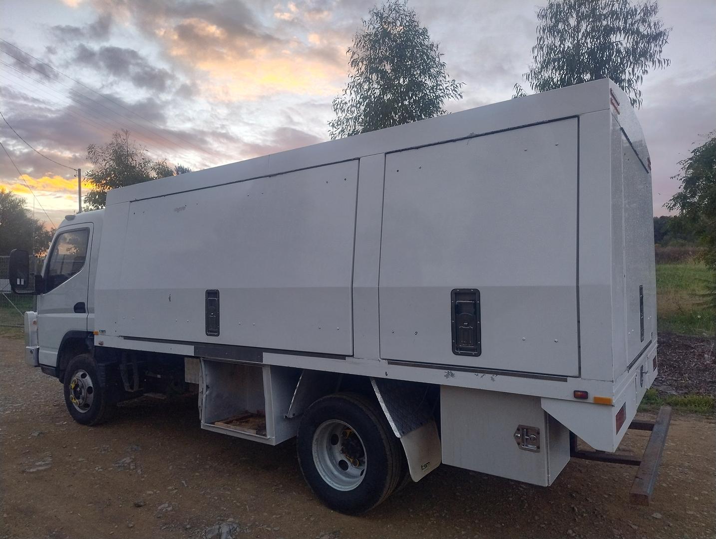 2010 MITSUBISHI CANTER FE84DE 3.5 SERVICE TRUCK