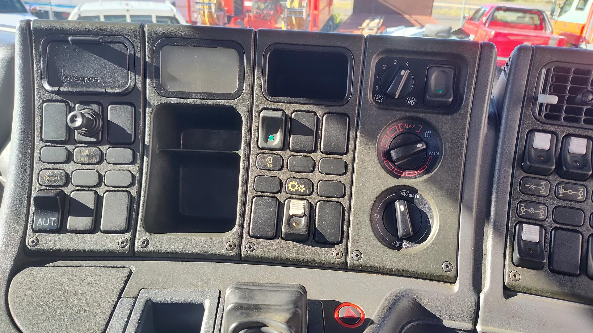 2002 SCANIA P SERIES P114 WATER TRUCK