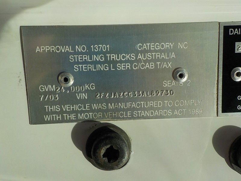 2003 STERLING LT9500 Truck