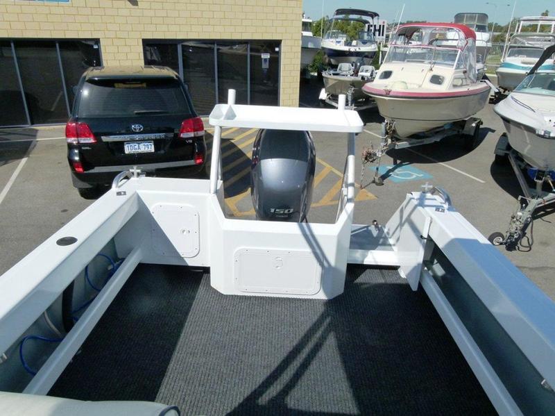 Southbound 650 FISHING DIVING OFFSHORE WALK AROUND " BRAND NEW " READY TO GO