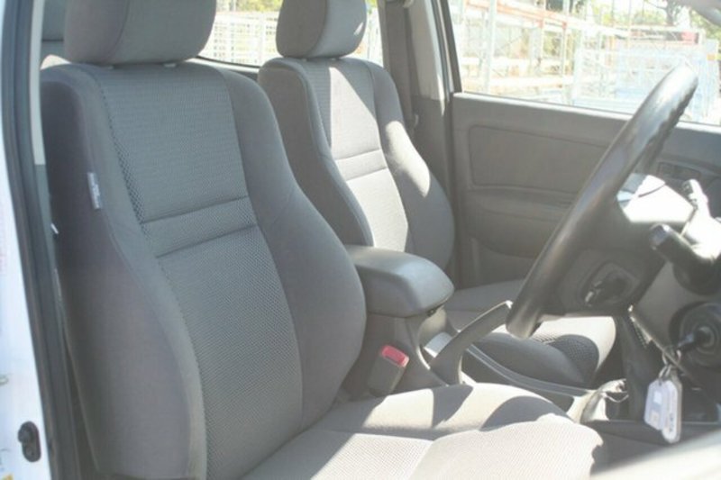 2012 TOYOTA HILUX SR (4x4) KUN26R MY12