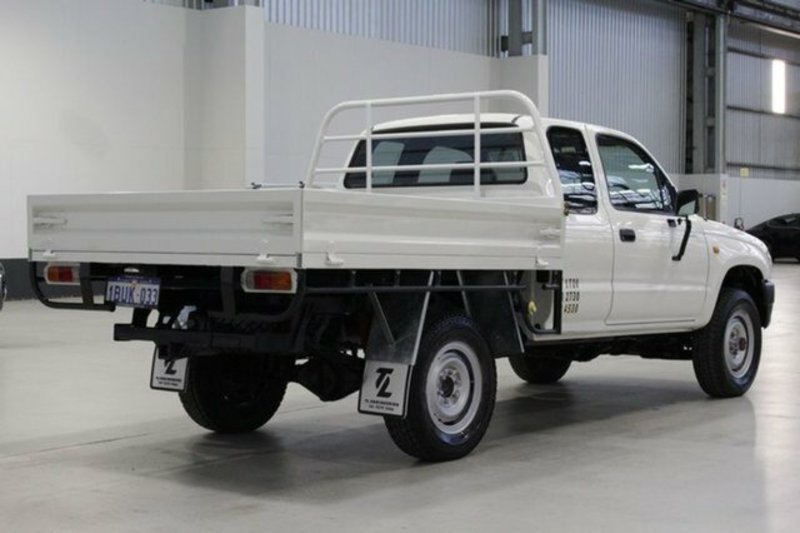 2001 TOYOTA HILUX (4x4) RZN174R