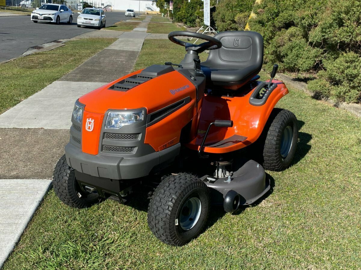 HUSQVARNA TS142 RIDE-ON MOWER