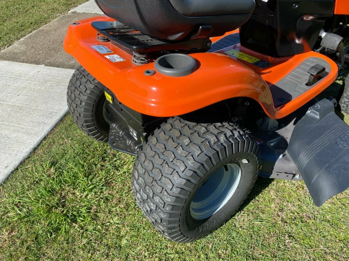 HUSQVARNA TS142 RIDE-ON MOWER