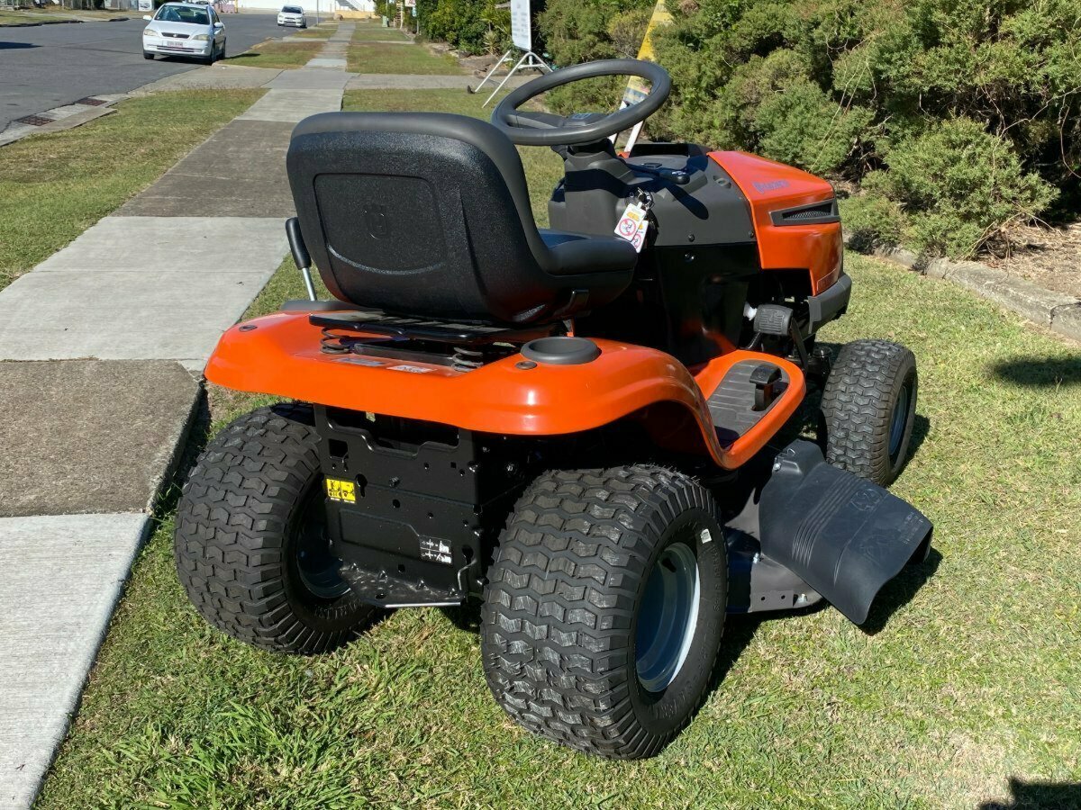 HUSQVARNA TS142 RIDE-ON MOWER