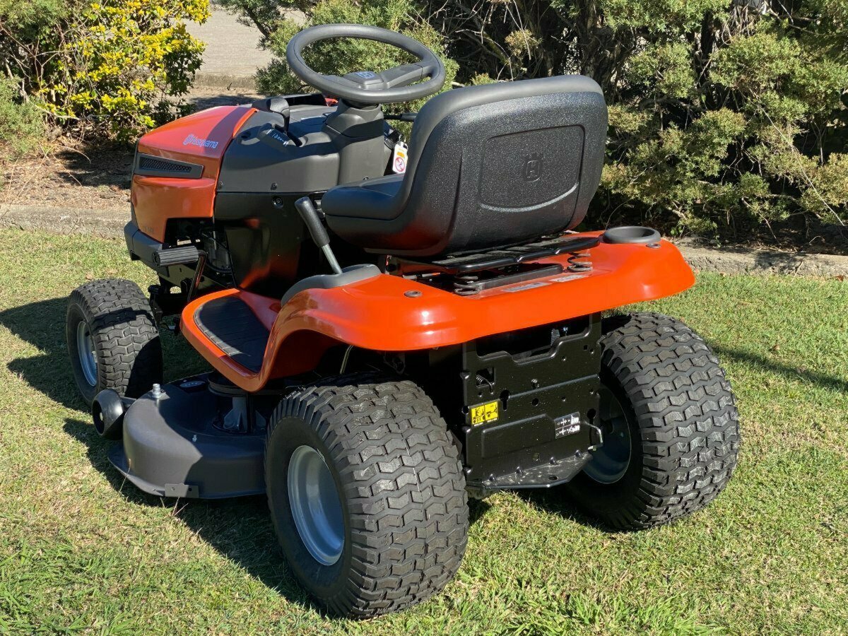 HUSQVARNA TS142 RIDE-ON MOWER