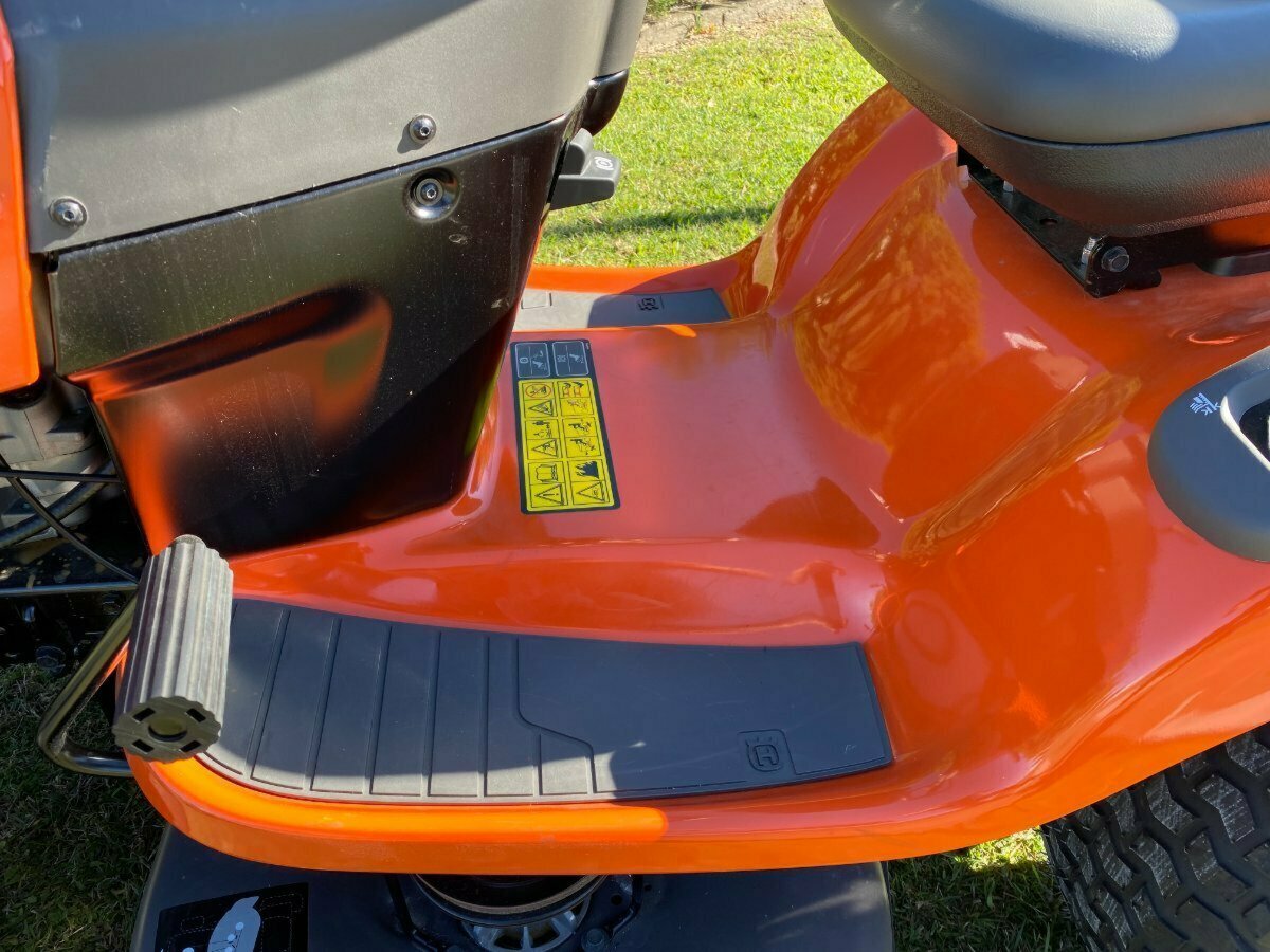 HUSQVARNA TS142 RIDE-ON MOWER