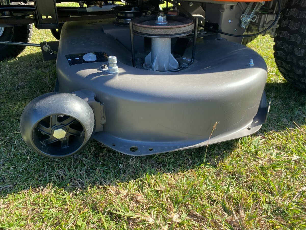 HUSQVARNA TS142 RIDE-ON MOWER