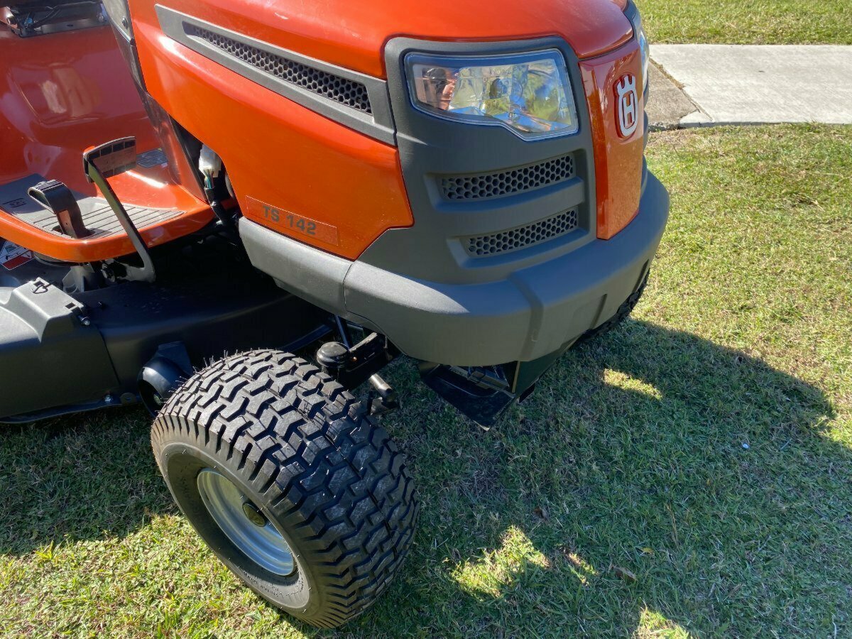 HUSQVARNA TS142 RIDE-ON MOWER