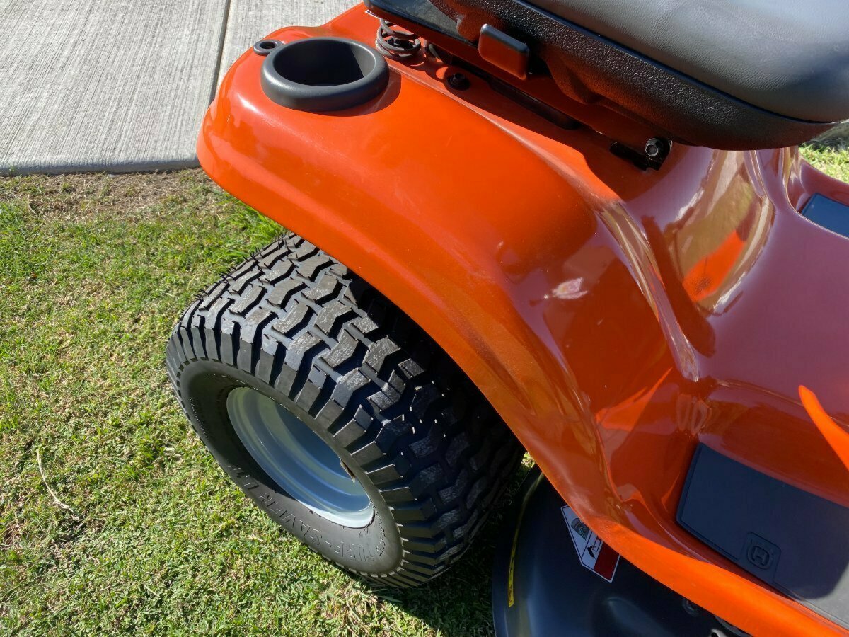 HUSQVARNA TS142 RIDE-ON MOWER