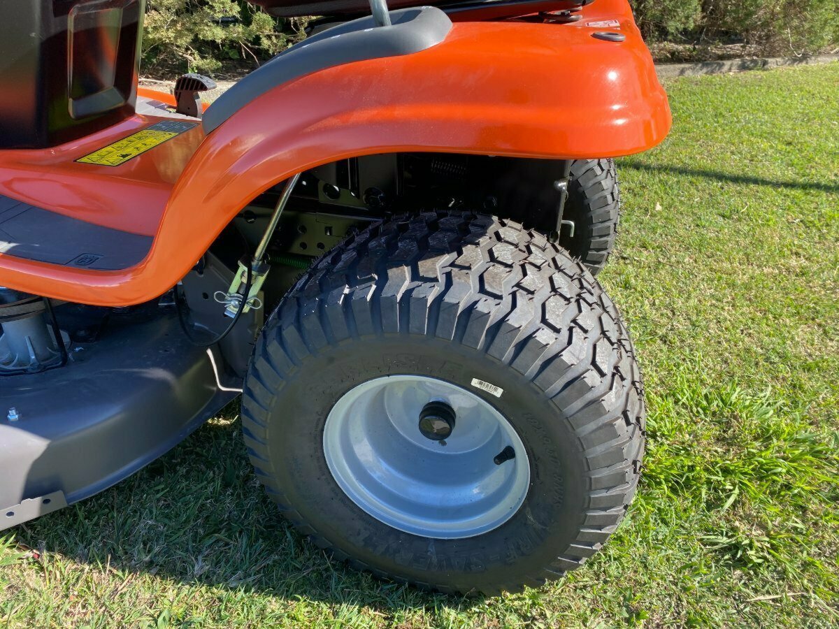 HUSQVARNA TS 142 RIDE-ON MOWER
