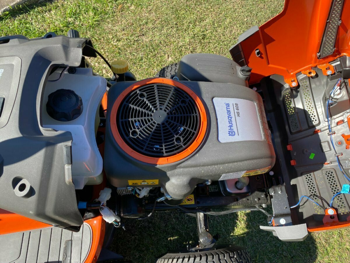 HUSQVARNA TS 142 RIDE-ON MOWER