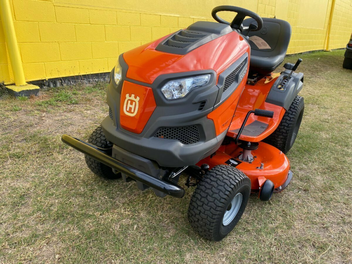 HUSQVARNA TS 142T RIDE-ON MOWER