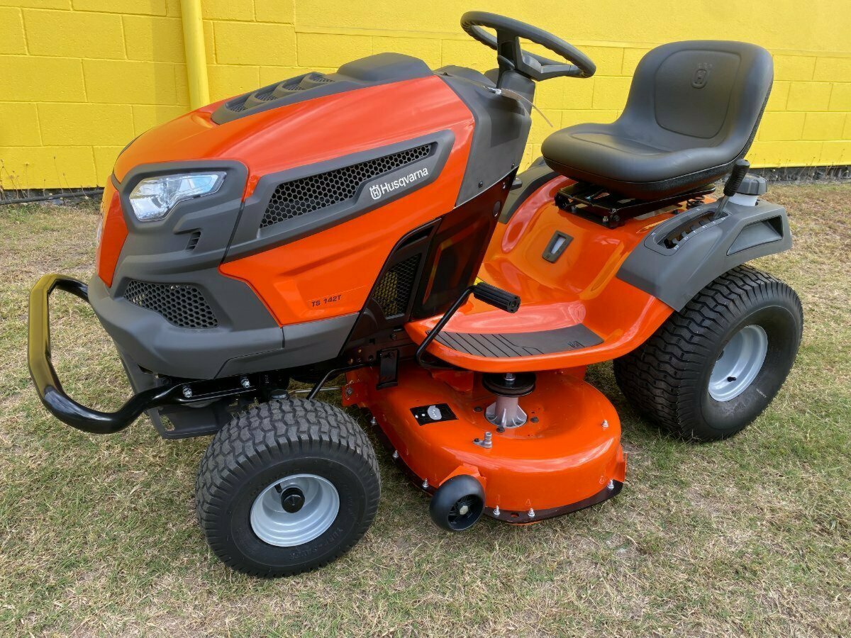 HUSQVARNA TS 142T RIDE-ON MOWER