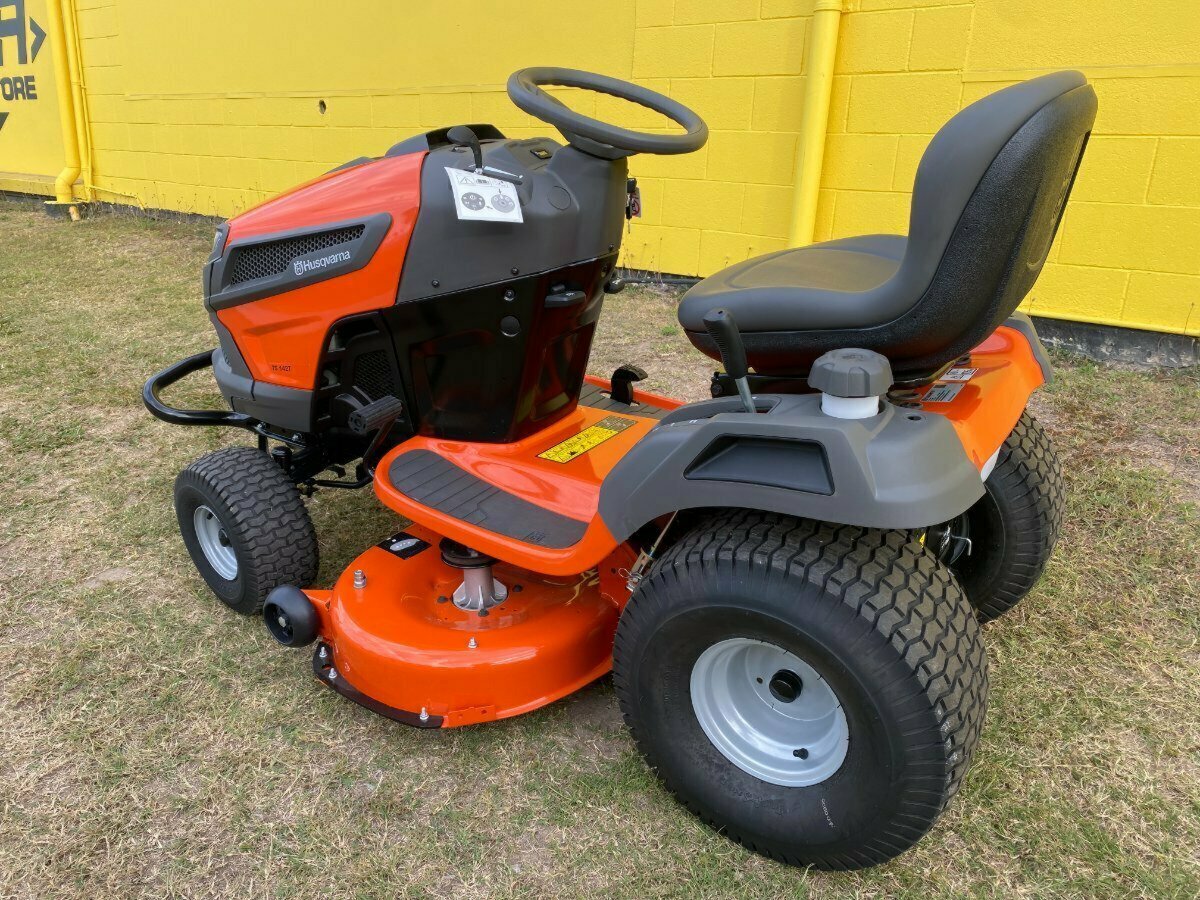 HUSQVARNA TS 142T RIDE-ON MOWER