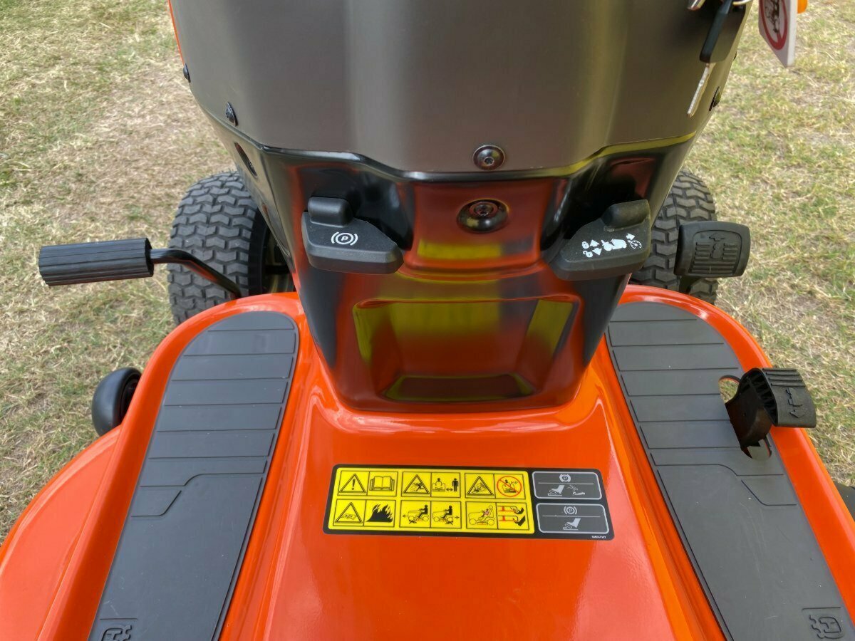 HUSQVARNA TS 142T RIDE-ON MOWER