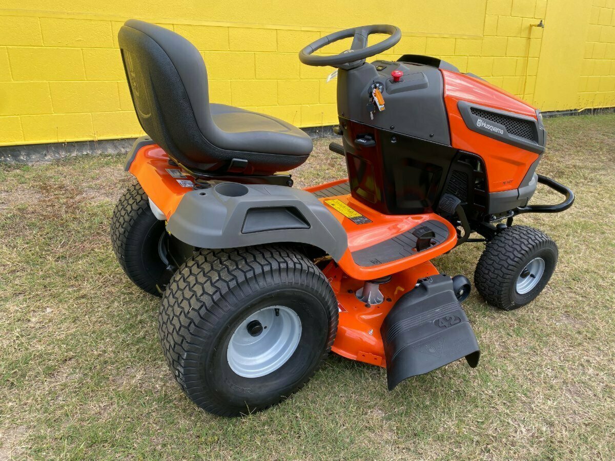HUSQVARNA TS 142T RIDE-ON MOWER