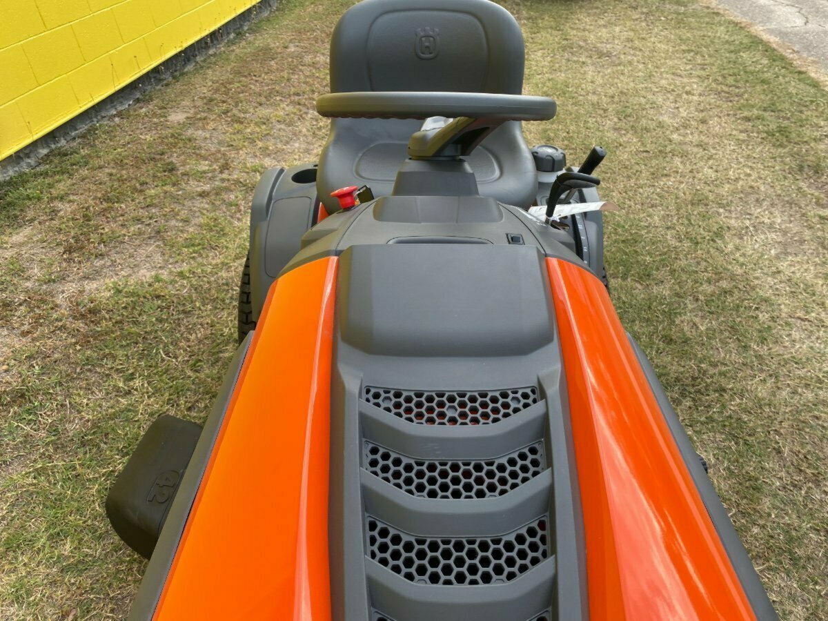 HUSQVARNA TS 142T RIDE-ON MOWER