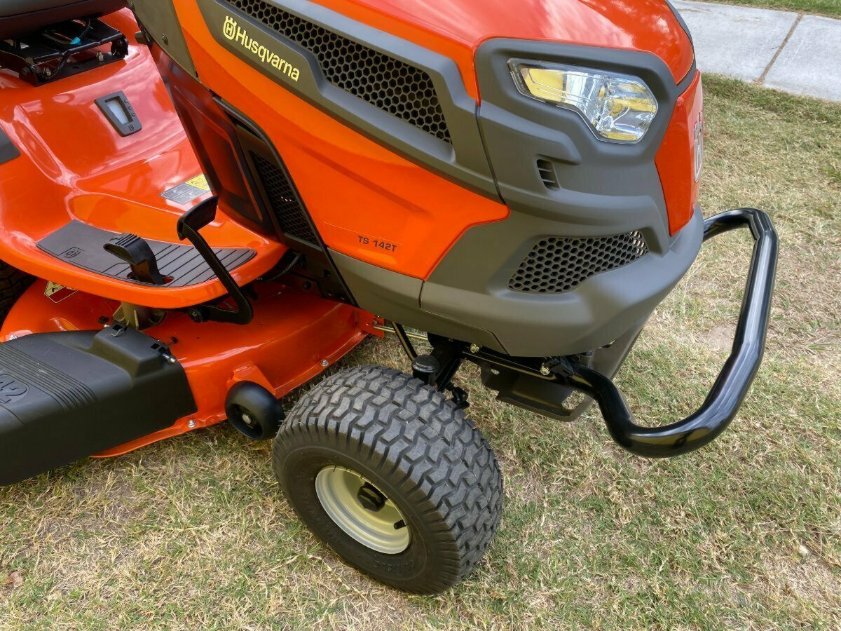 HUSQVARNA TS 142T RIDE-ON MOWER
